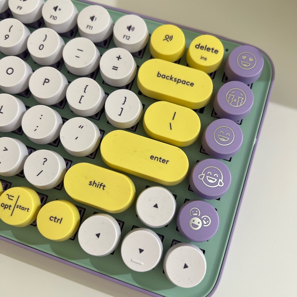 LOGOTECH KEYBOARD - Picture 3 of 7
